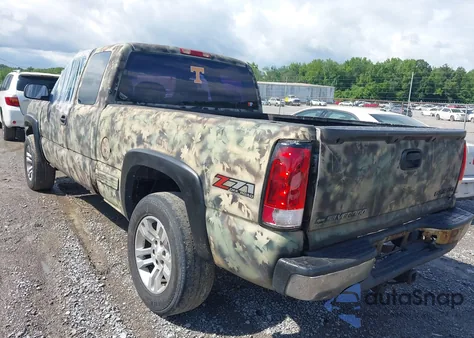 2005 Chevrolet Silverado 1500 Ls z USA, uszkodzony, nr VIN 1GCEK19V15Z101751